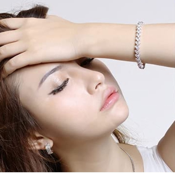 Beautiful Rhinestone Chain Bracelets - Picture 7 of 11